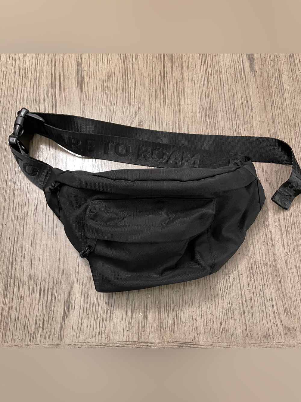 Dare To Roam Outrider Belt Bag, fanny pack/crossbody, black. Like new.